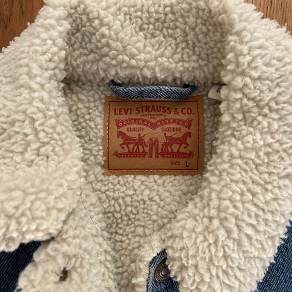 NWOT Levi Sherpa Trucker Jacket 🍁 - Picture 3 of 7
